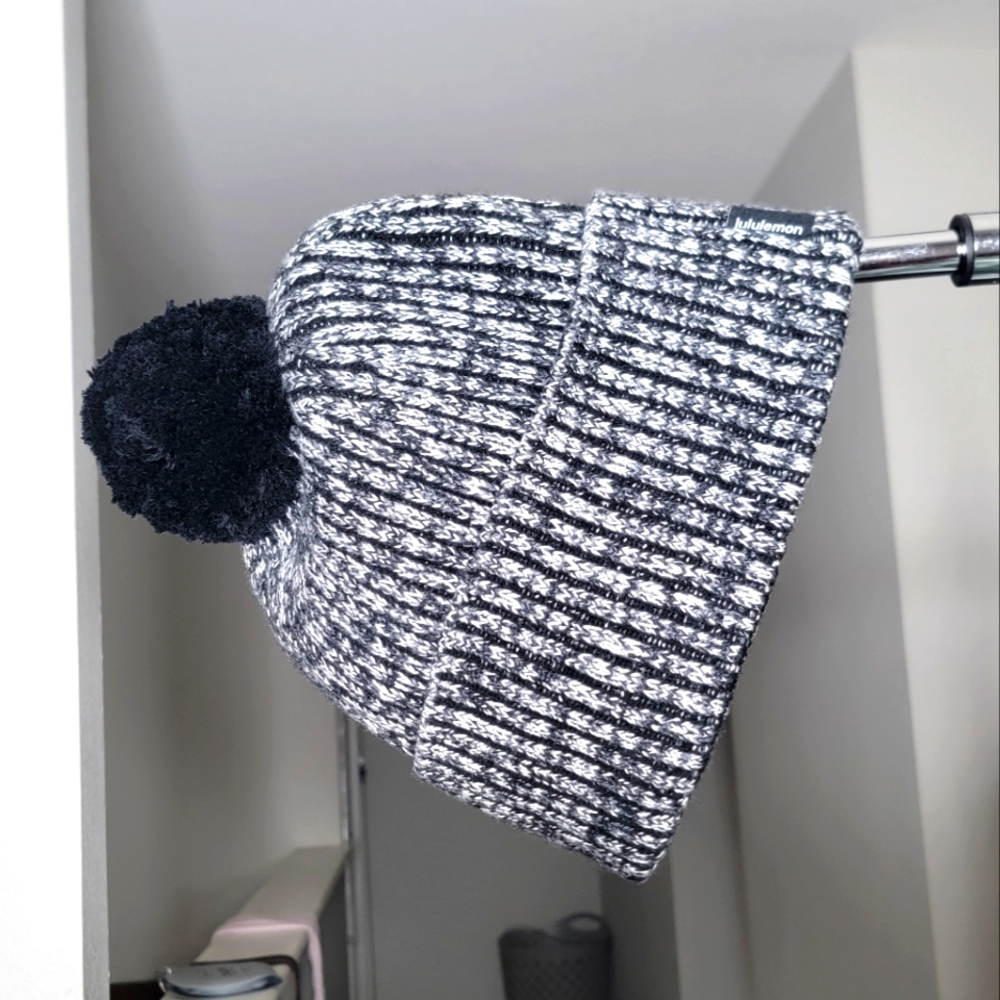 🍋 Lululemon Textured Fleece-Lined Knit Beanie *NWT*